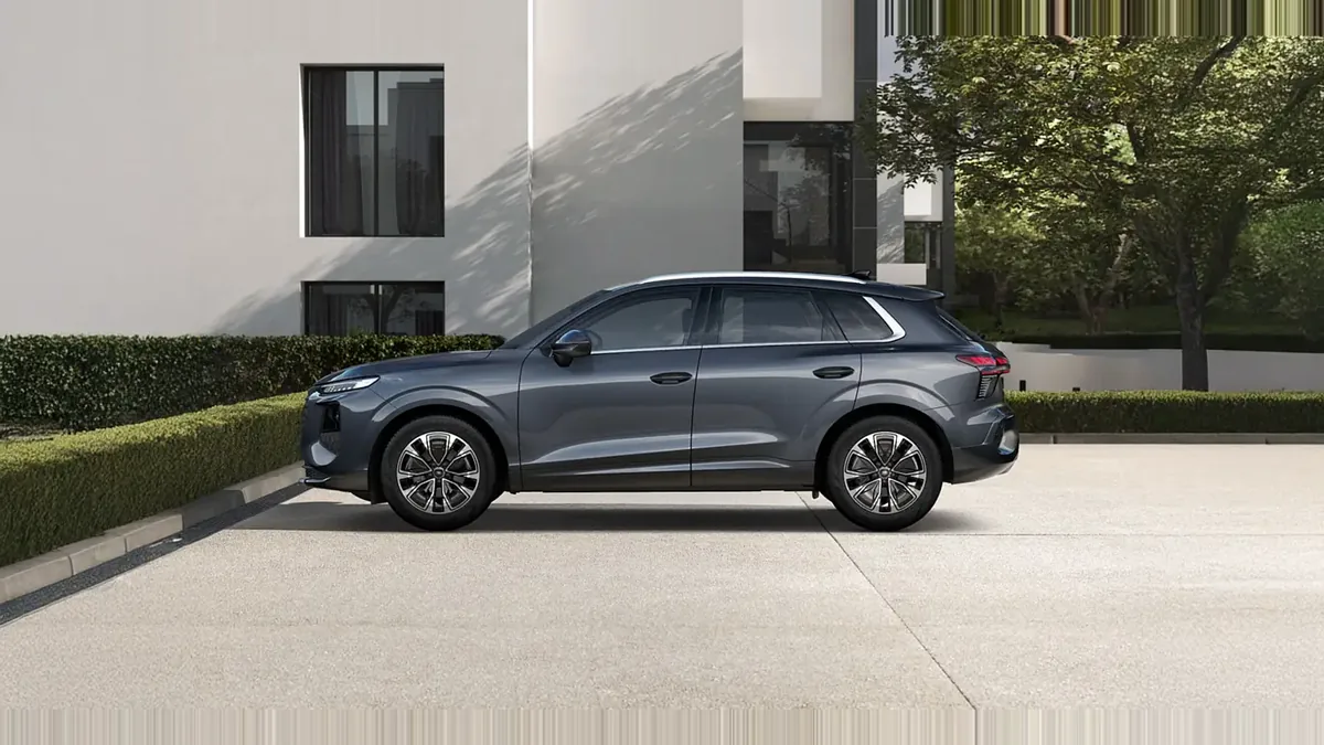 Audi Q3 Advanced TFSI 110kW S Tronic en renting en Barcelona — Lateral