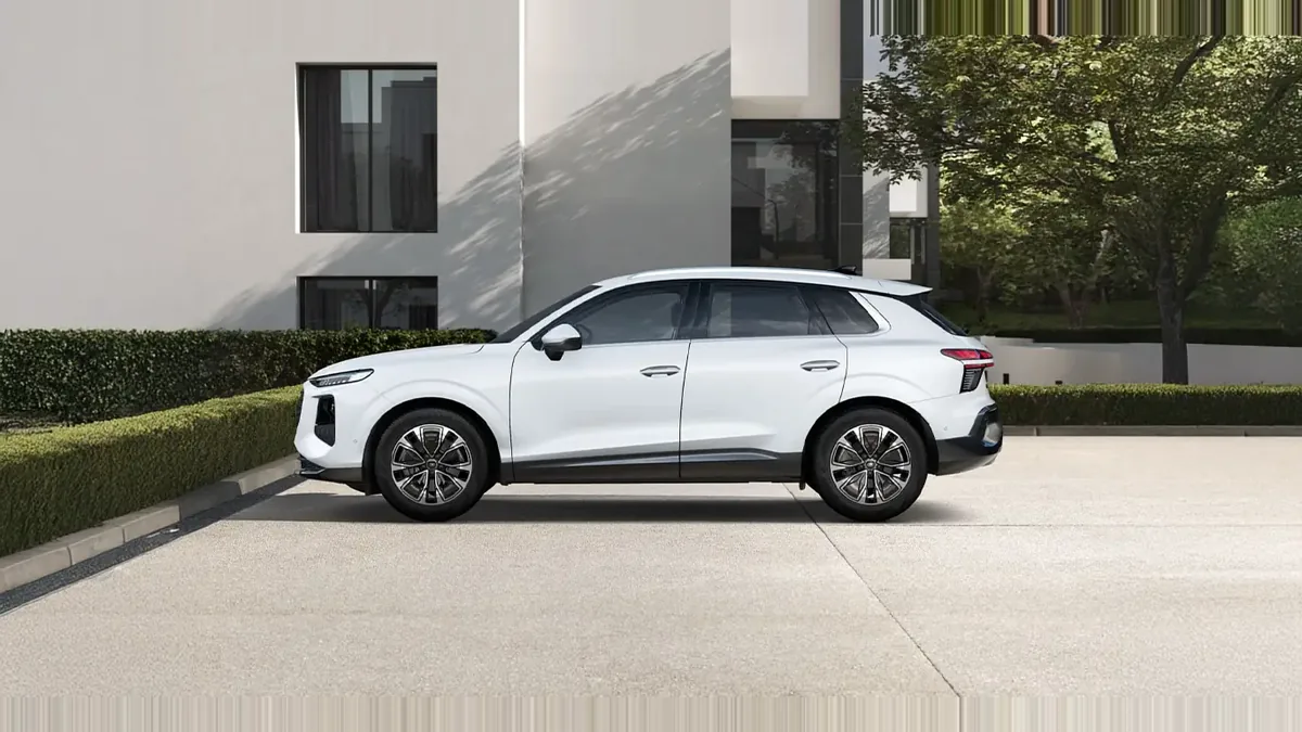 Audi Q3 Advanced TFSI 110kW S Tronic en renting en Barcelona — Trasera