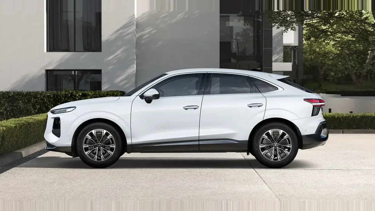 Audi Q3 Sportback Advanced TFSI 110kW S Tronic en renting en Barcelona — Trasera