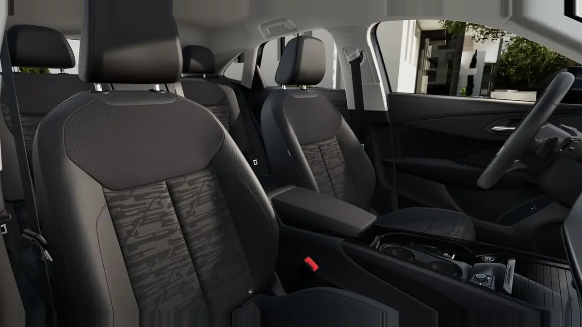 Audi Q3 Sportback Advanced TFSI 110kW S Tronic en renting en Barcelona — vista 8