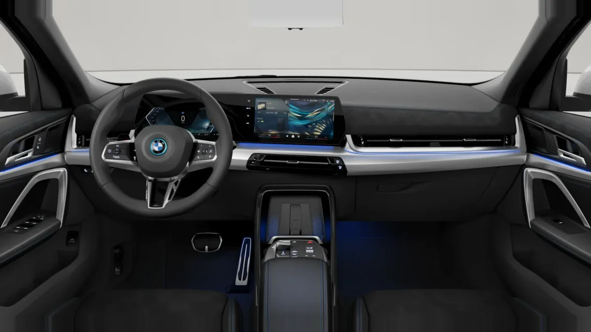 BMW ix2 eDrive20 en renting en Barcelona — Delantera