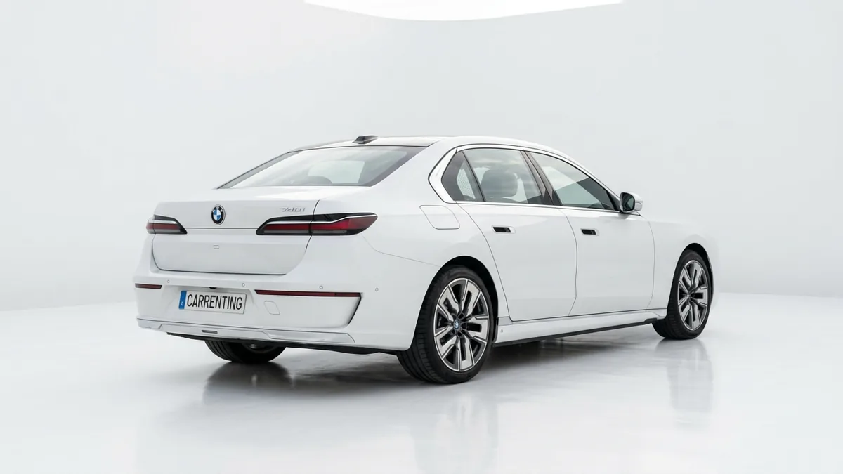 BMW Serie 7 740d xDrive en renting en Barcelona — Trasera