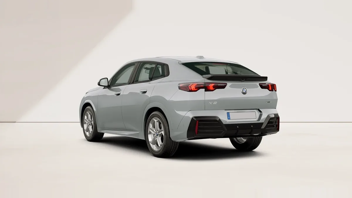BMW X2 sDrive 20iA 170CV en renting en Barcelona — Trasera