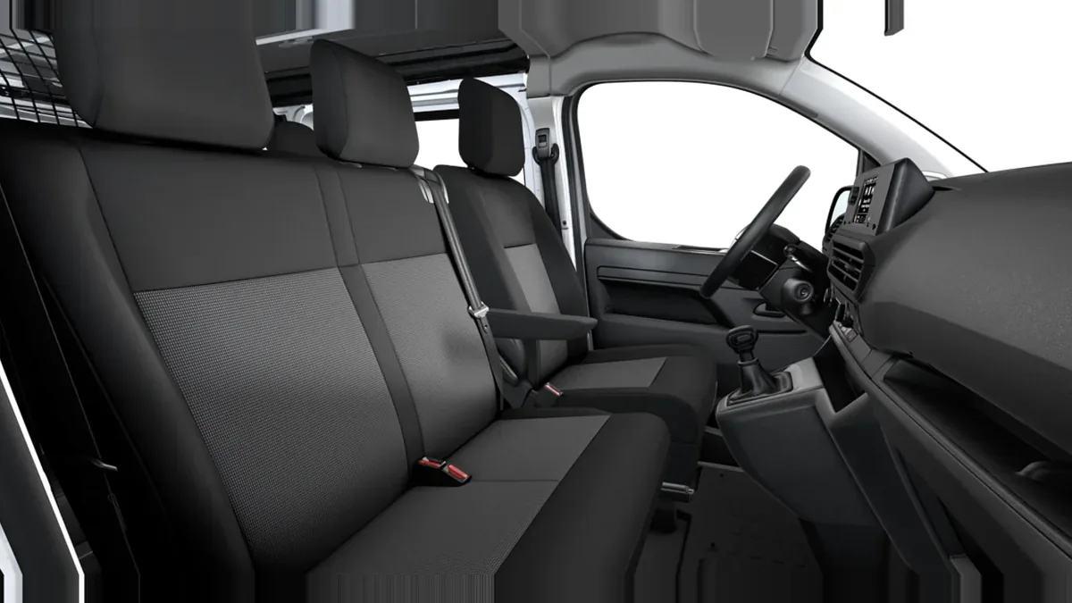 Citroën Jumpy Doble Cabina Plegable Talla M BlueHDi 120 S&S en renting en Barcelona — Interior