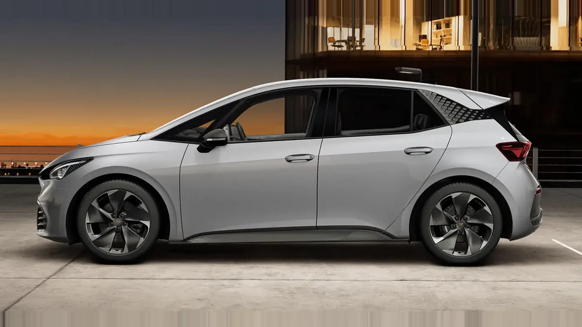 CUPRA Born e-Boost Pack Advanced Plus en renting en Barcelona — Trasera