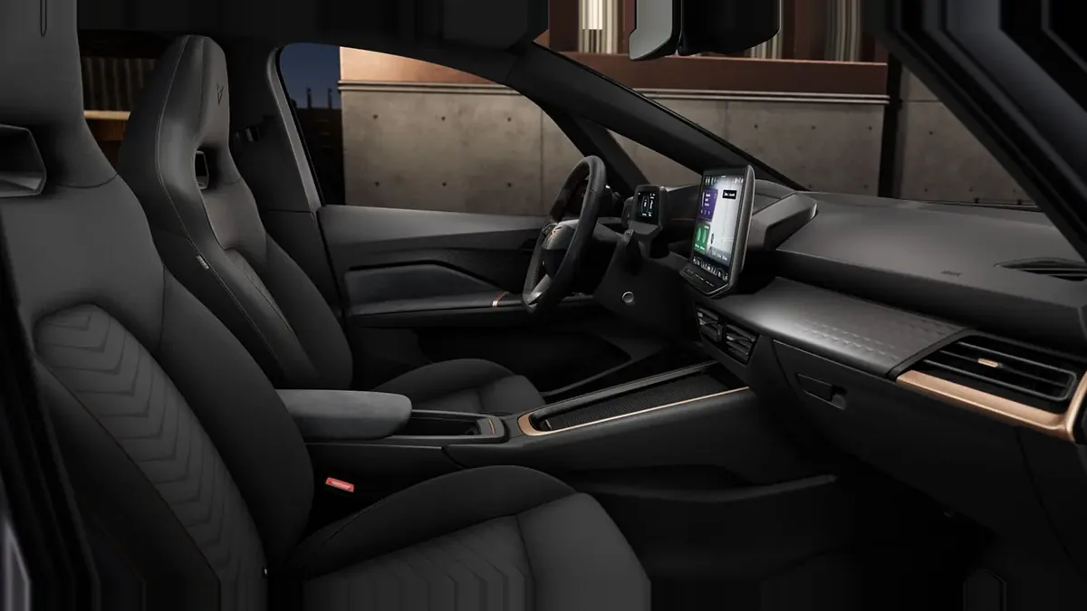 CUPRA Born e-Boost Pack Advanced Plus en renting en Barcelona — vista 6
