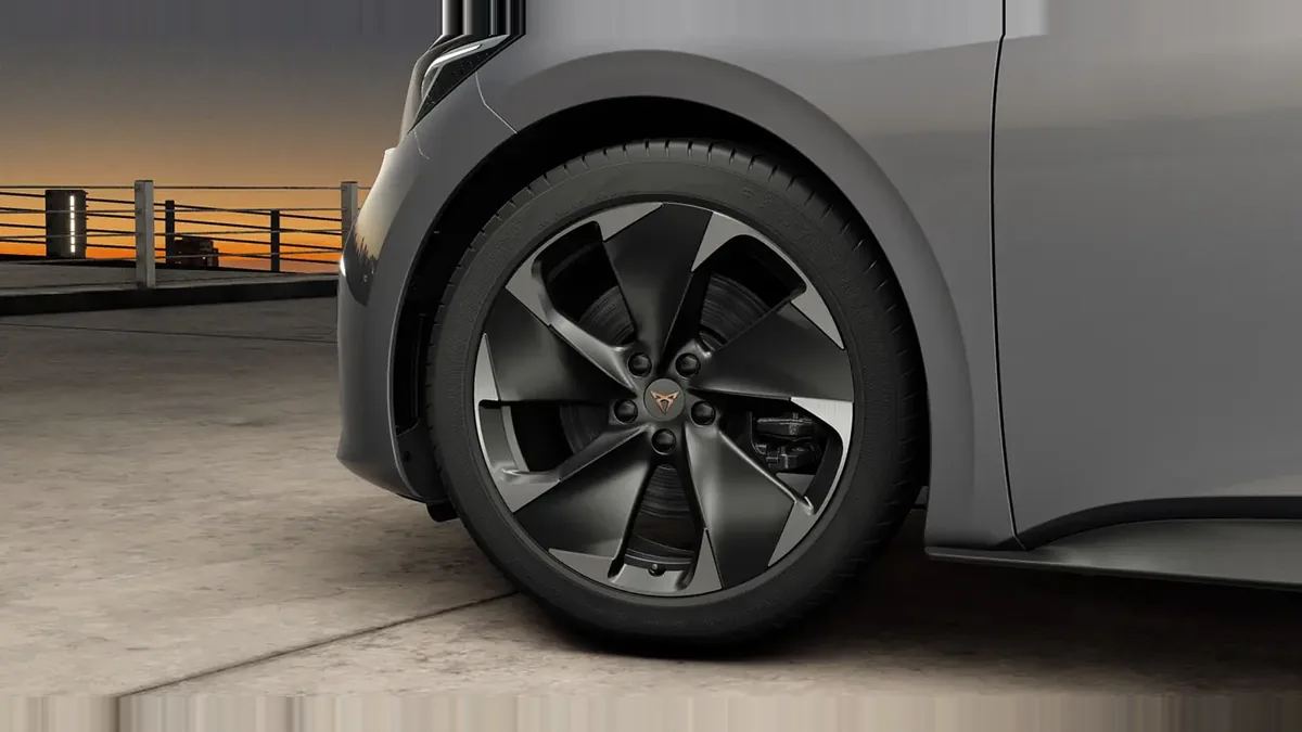 CUPRA Born e-Boost Pack Advanced Plus en renting en Barcelona — vista 7