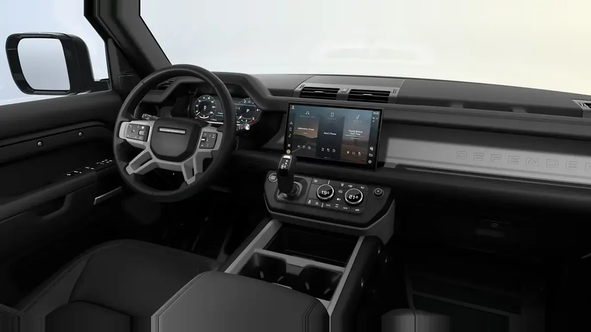 Land Rover Defender 3.0D I6 250S MHEV en renting en Barcelona — Delantera