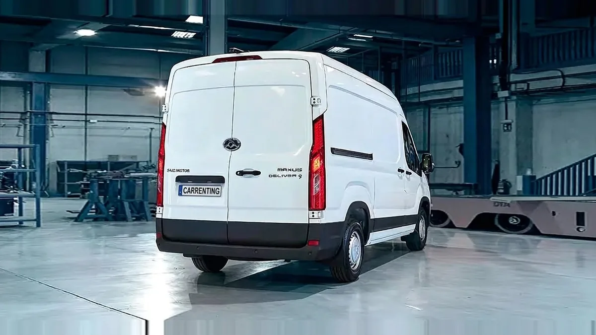Maxus Deliver 9 Furgón 2.0D L3H2 150 (MERCANCÍAS PROPIAS) en renting en Barcelona — Delantera