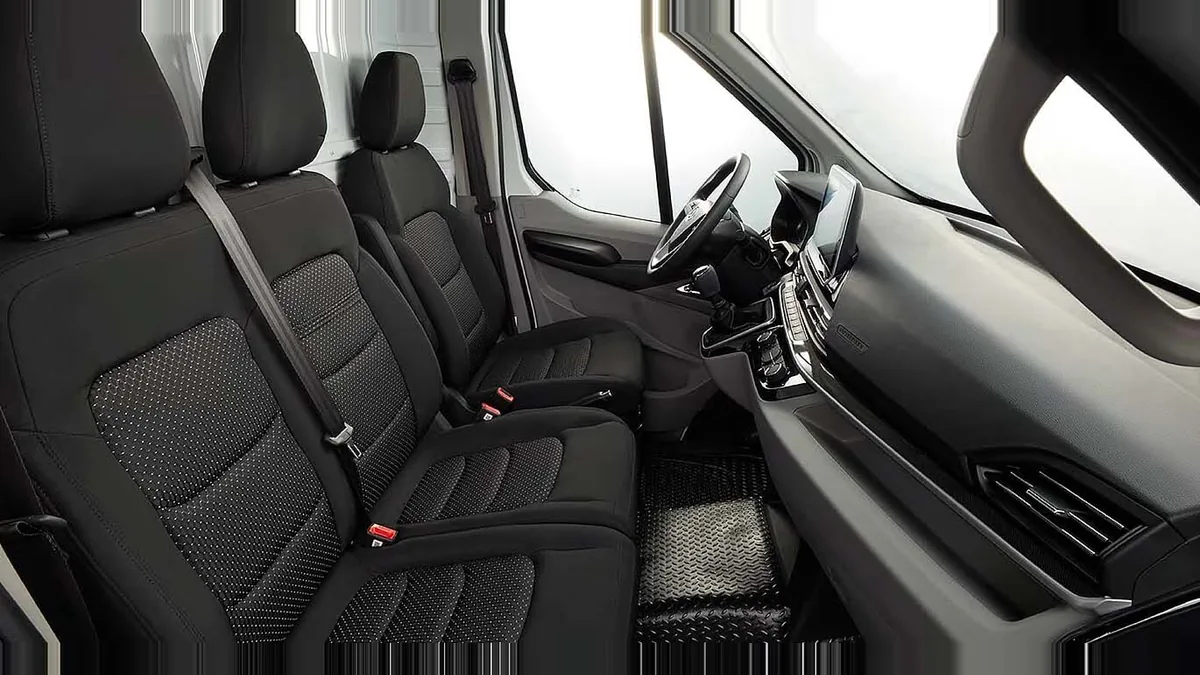 Maxus Deliver 9 Furgón 2.0D L3H2 150 (MERCANCÍAS PROPIAS) en renting en Barcelona — vista 6