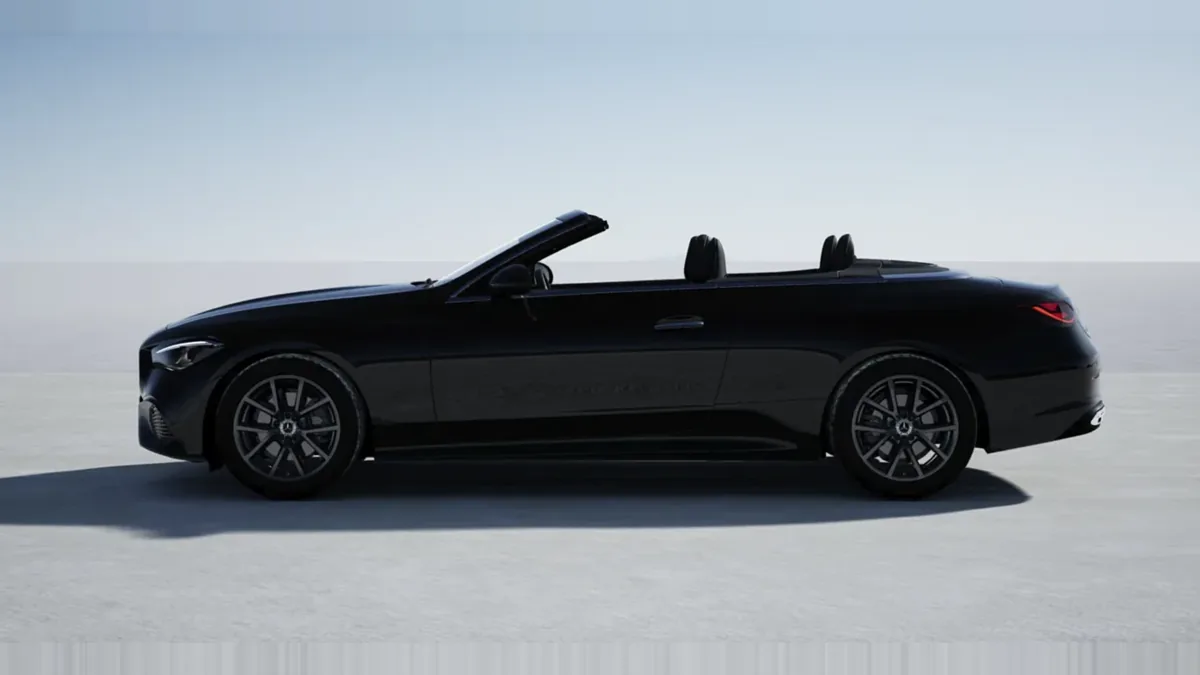 Mercedes-Benz CLE Cabrio 200D en renting en Barcelona — Lateral