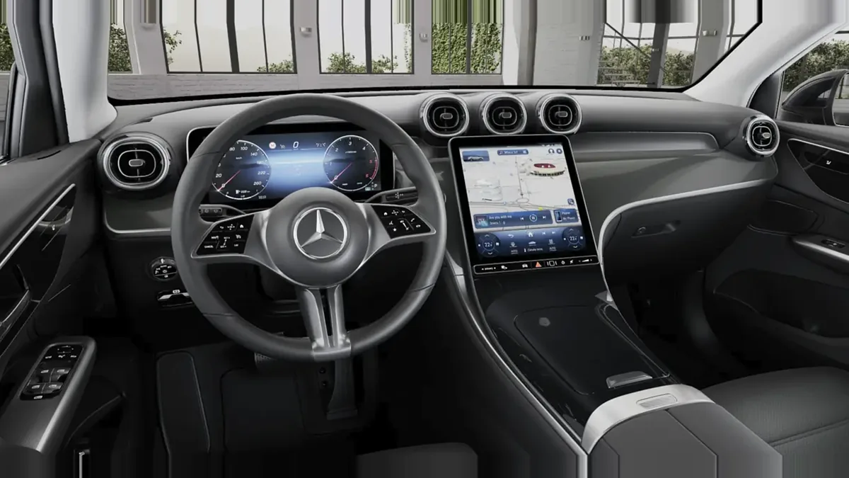 Mercedes-Benz GLC Coupé 220D 4MATIC en renting en Barcelona — Interior