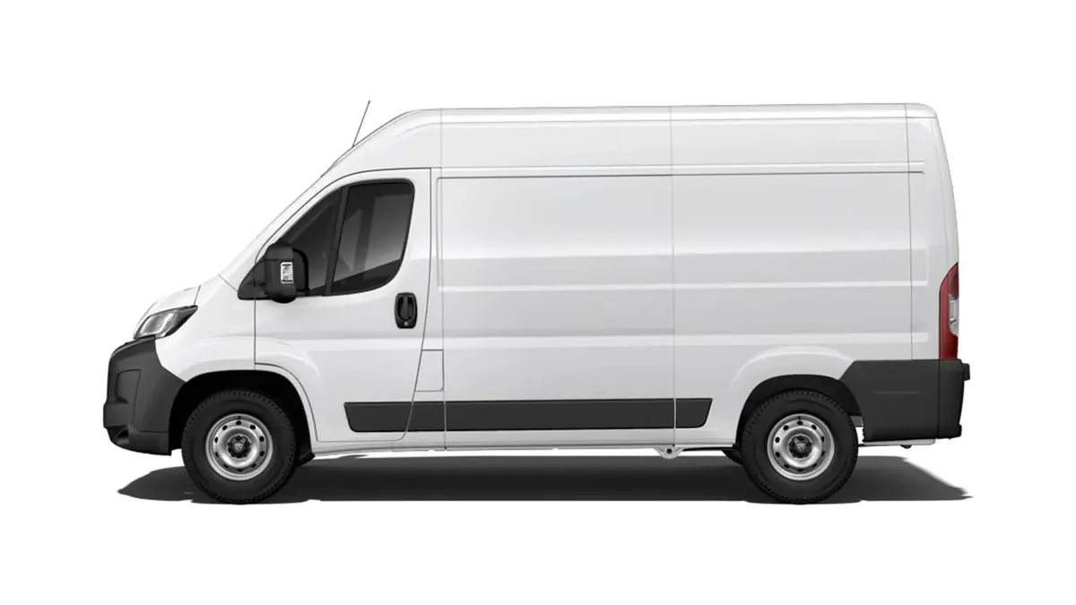 Peugeot Boxer 3.5 L2H2 BHDi S&S 6vel en renting en Barcelona — Lateral