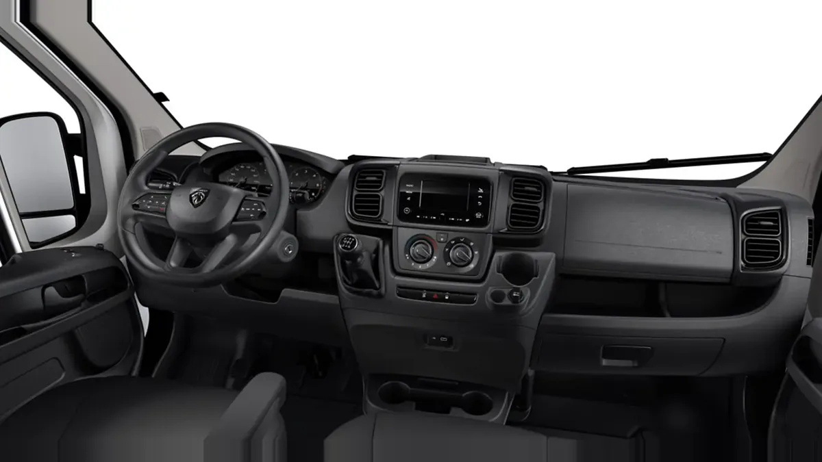 Peugeot Boxer 3.5 L2H2 BHDi S&S 6vel en renting en Barcelona — Delantera