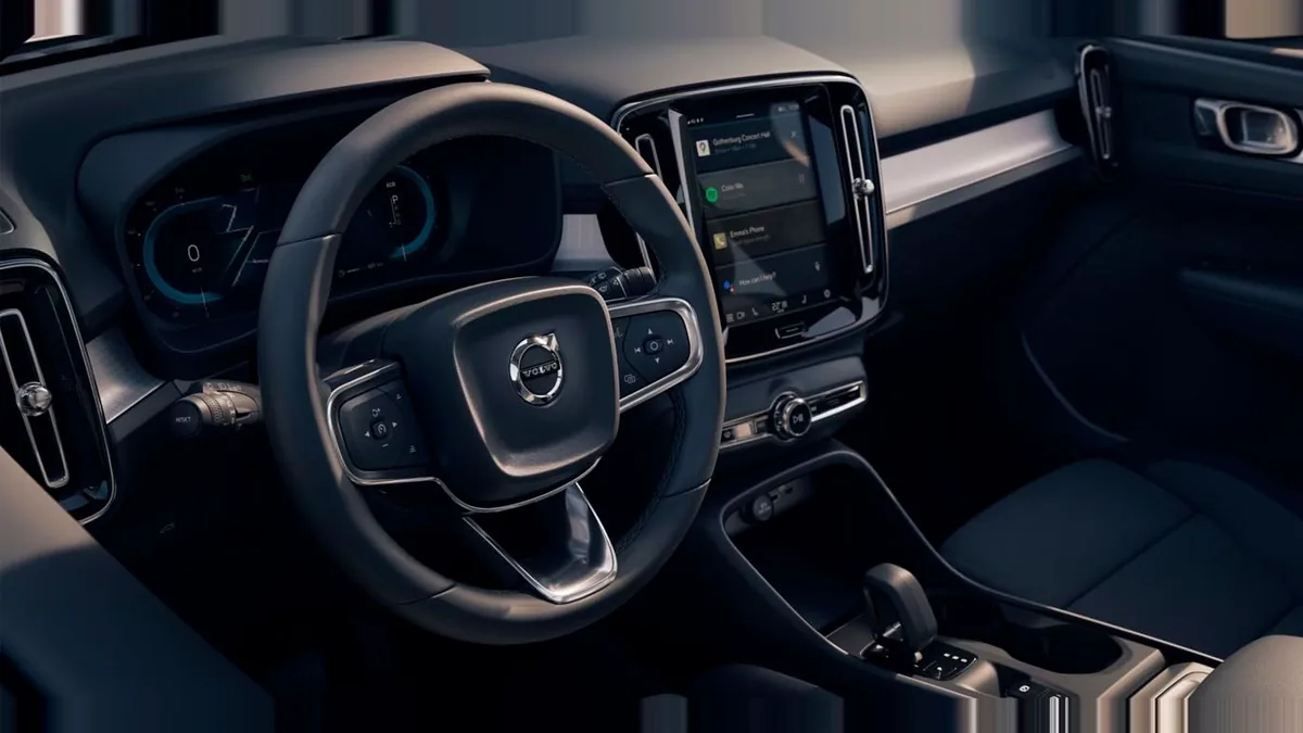 Volvo XC40 2.0 B3 Core G Auto en renting en Barcelona — Interior
